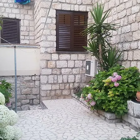 Apartament Lavanda Garden Rab Town
