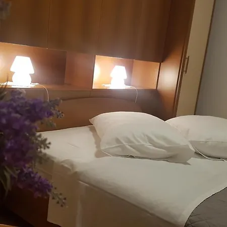 Lavanda Garden Apartment *