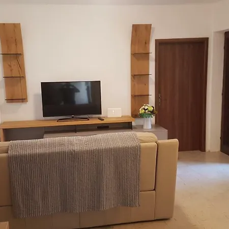 Lavanda Garden Apartment *