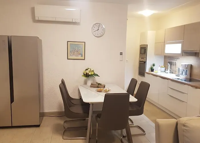 Apartman Lavanda Garden Rab Town